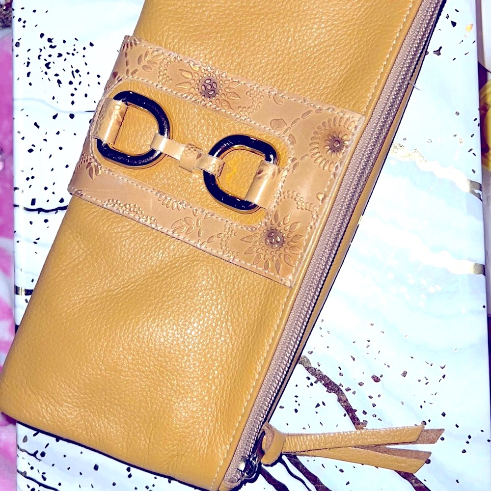 Genuine Leather 🍯 Clutch (made in the USA)